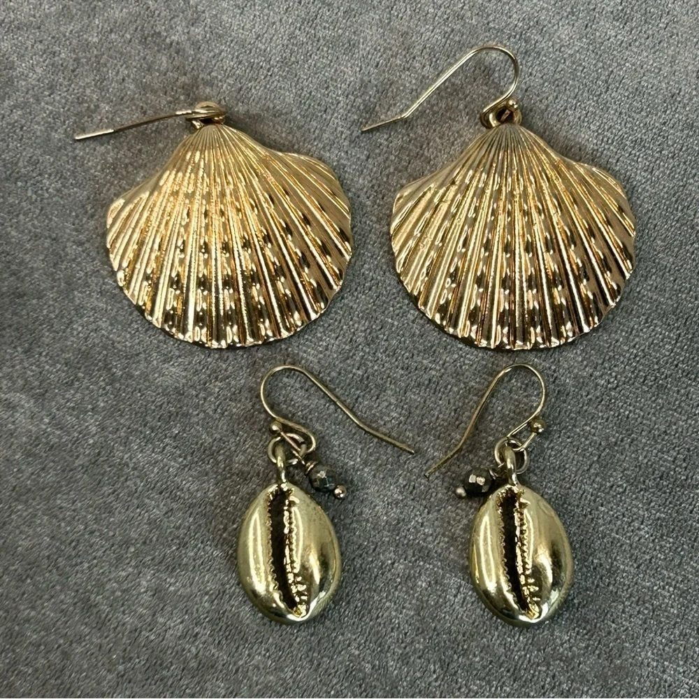 🛍3/$20 Gold tone seashell beaded dangling earring set